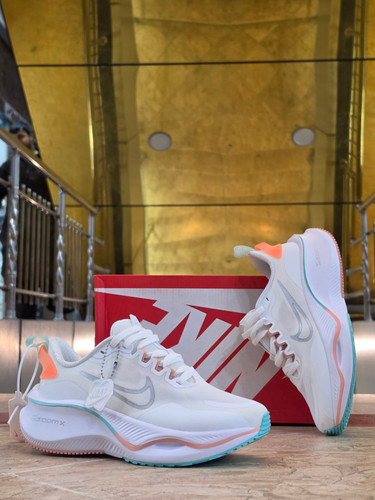 کتونی نایک زوم ایکس لبخندی /سایز ۳۷ الی ۴۰ /ساخت ویتنام / Nike ZoomX Vietnam /ضمانت کالا /فروش تک و عمده