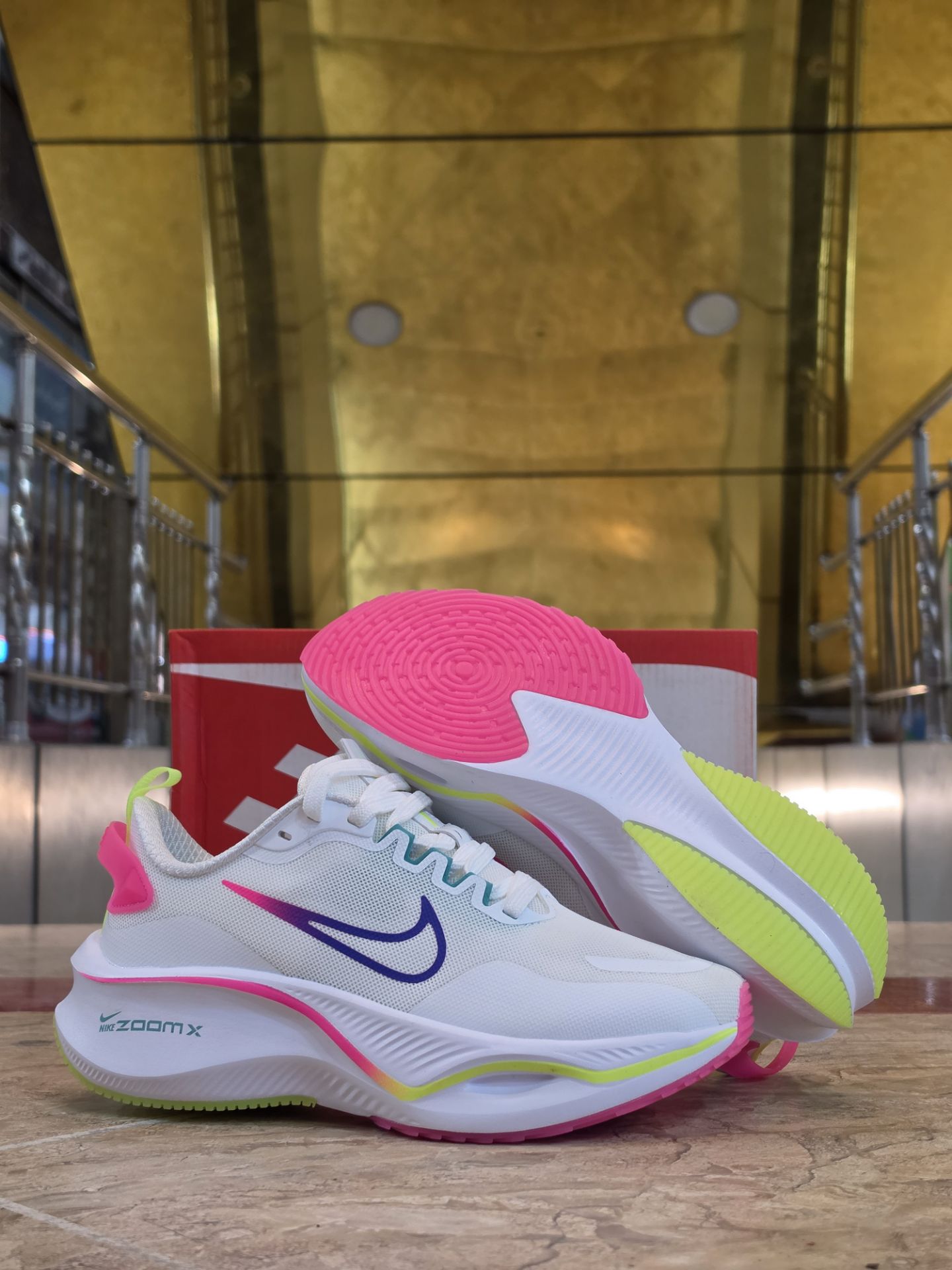 کتونی نایک زوم ایکس لبخندی /سایز ۳۷ الی ۴۰ /ساخت ویتنام / Nike ZoomX Vietnam /ضمانت کالا /فروش تک و عمده