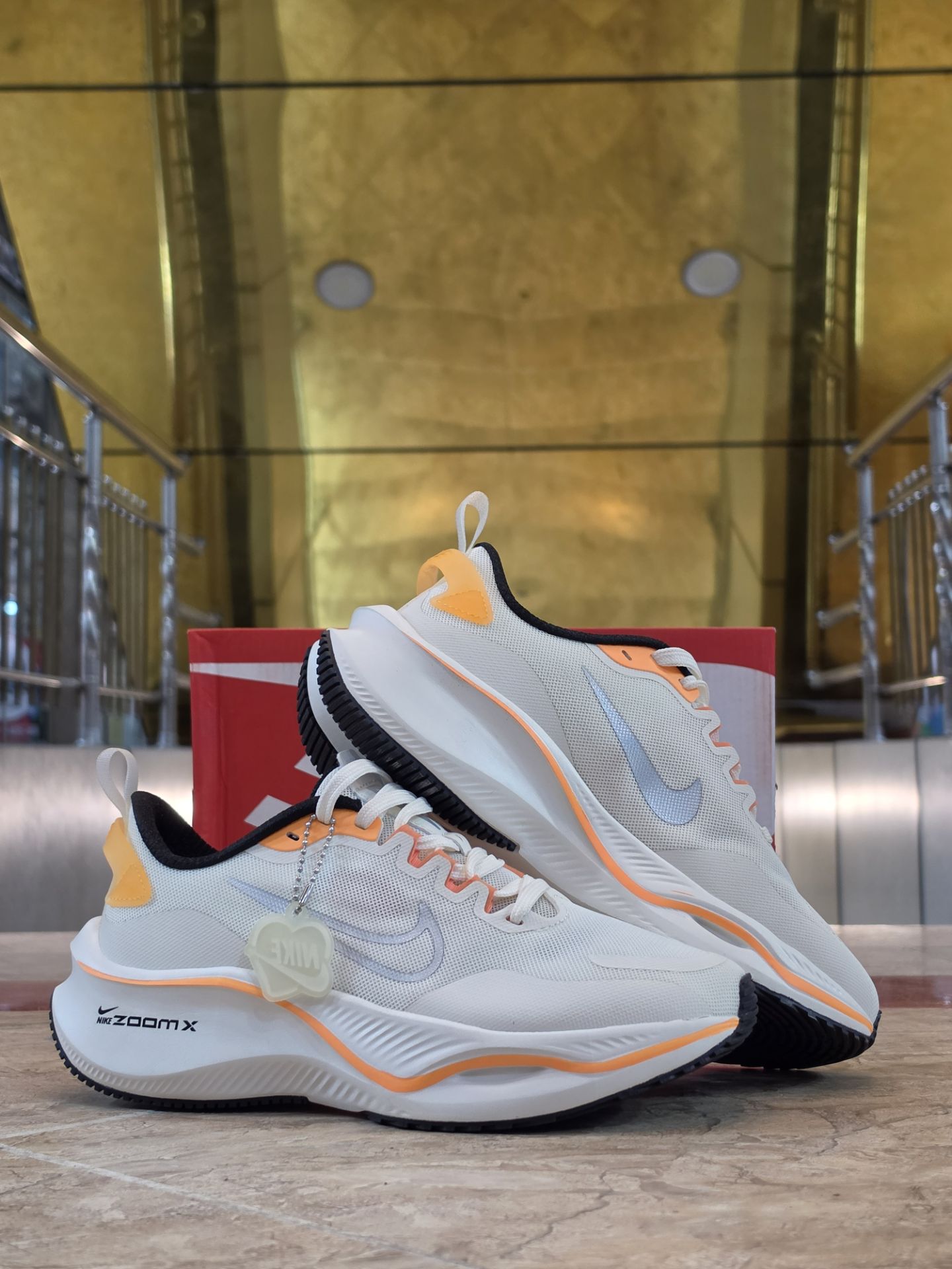 کتونی نایک زوم ایکس لبخندی /سایز ۳۷ الی ۴۰ /ساخت ویتنام / Nike ZoomX Vietnam /ضمانت کالا /فروش تک و عمده