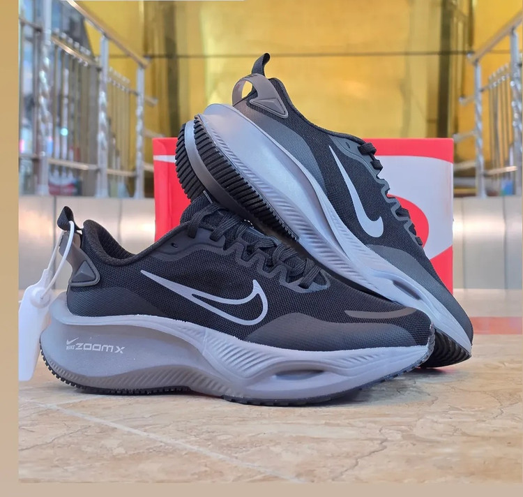 کتونی نایک زوم ایکس لبخندی /سایز ۴۰ الی ۴۵ /ساخت ویتنام / Nike ZoomX Vietnam /ضمانت کالا /فروش تک و عمده