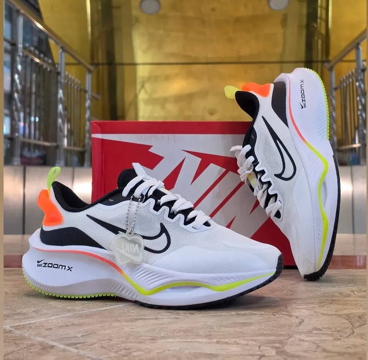 کتونی نایک زوم ایکس لبخندی /سایز ۴۰ الی ۴۵ /ساخت ویتنام / Nike ZoomX Vietnam /ضمانت کالا /فروش تک و عمده