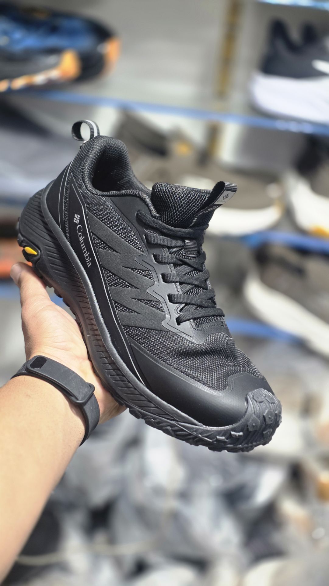 کتونی طبیعت گردی کلمبیا ضدآب مردانه مسترکوالیتی /سایز 40 الی 45 /ساخت ویتنام /Columbia GORE-TEX /ضمانت کالا /فروش تک و عمده