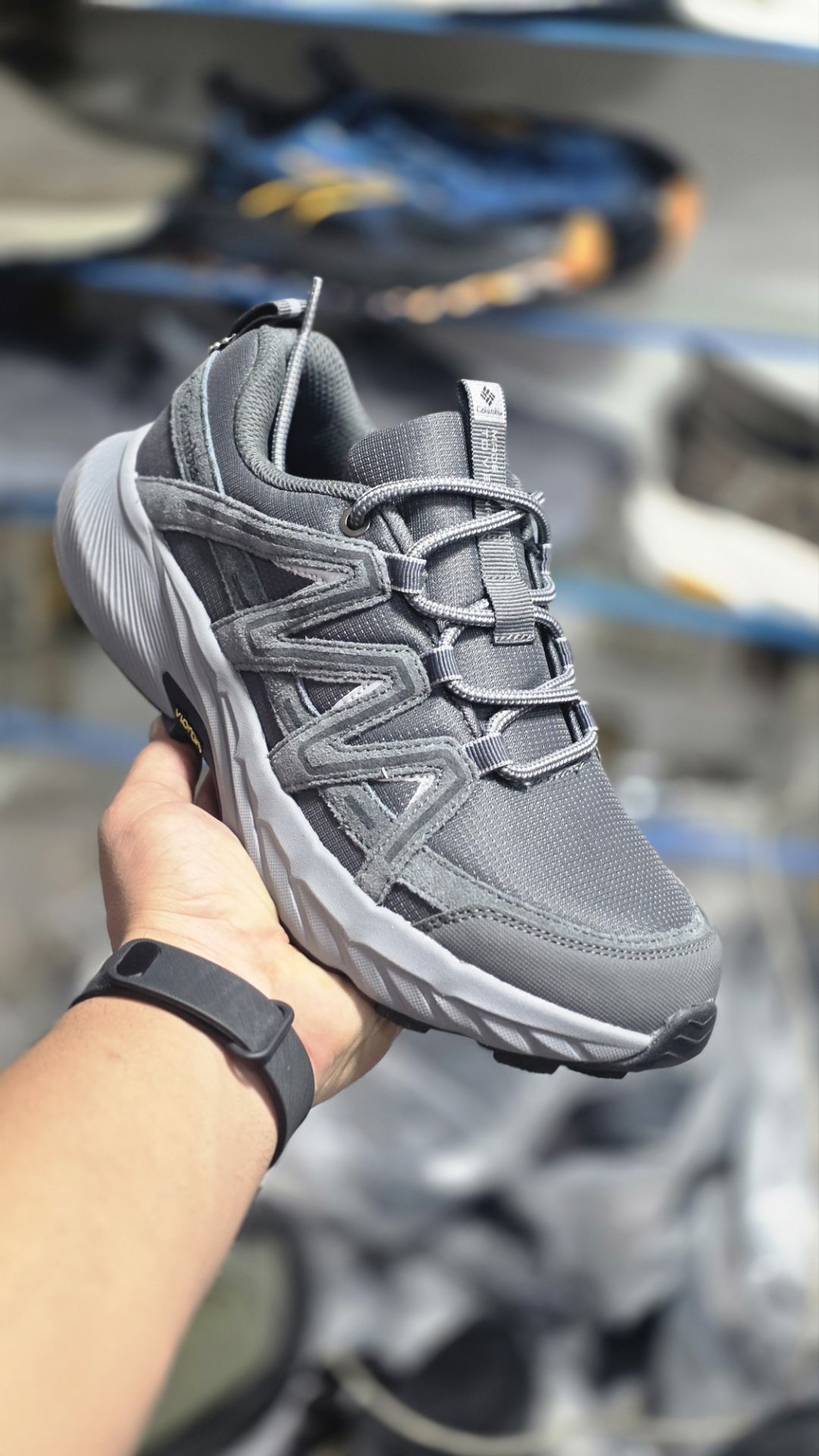 کتونی طبیعت گردی کلمبیا ضدآب مردانه مسترکوالیتی /سایز 40 الی 45 /ساخت ویتنام /Columbia GORE-TEX /ضمانت کالا /فروش تک و عمده