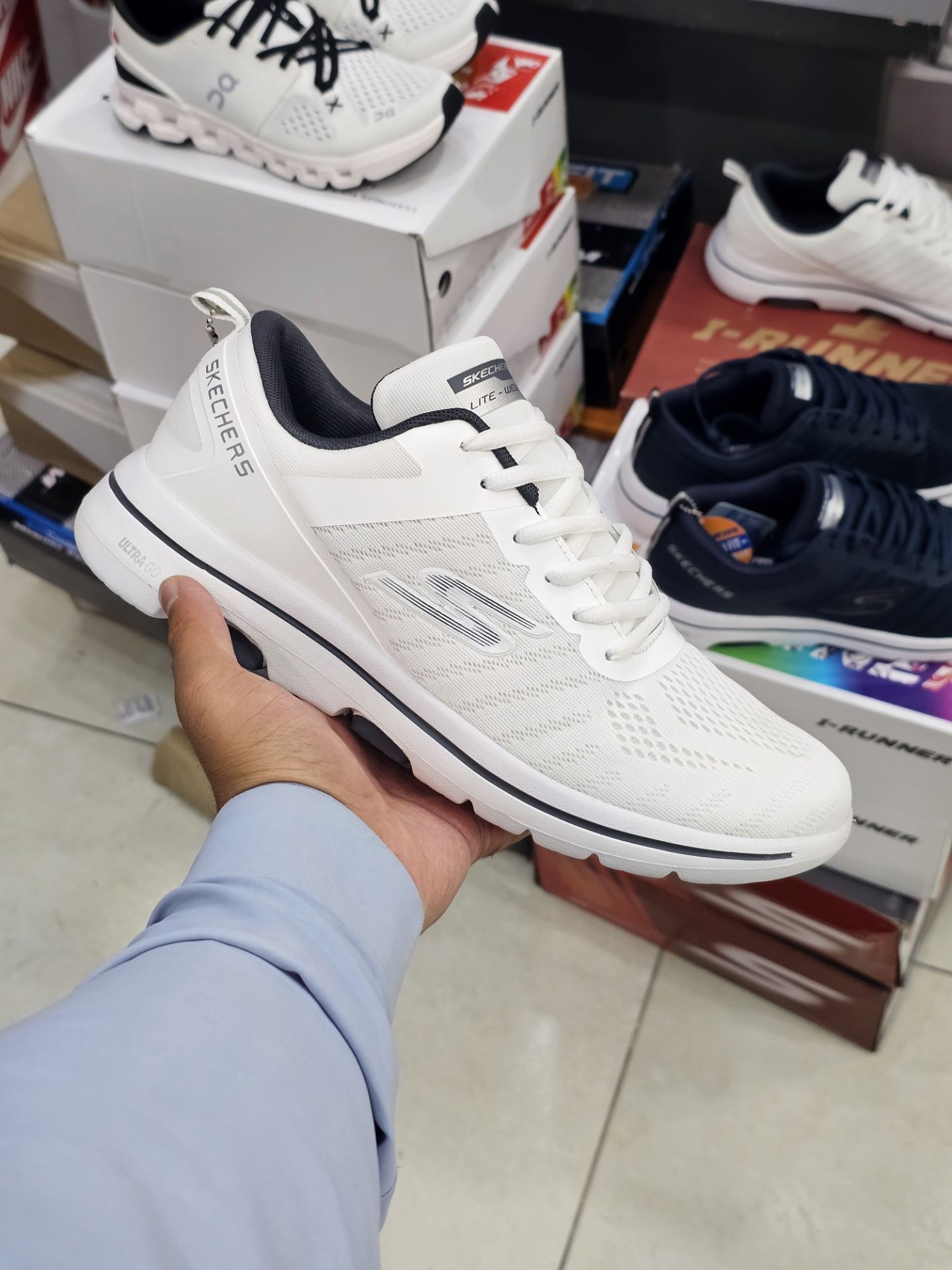 کتونی سایز بزرگ اسکیچرز اولترا گو مسترکوالیتی /سایز ۴۰ الی ۴۸ /Skechers Ultra Go /ساخت ویتنام /ضمانت کالا /فروش تک و عمده