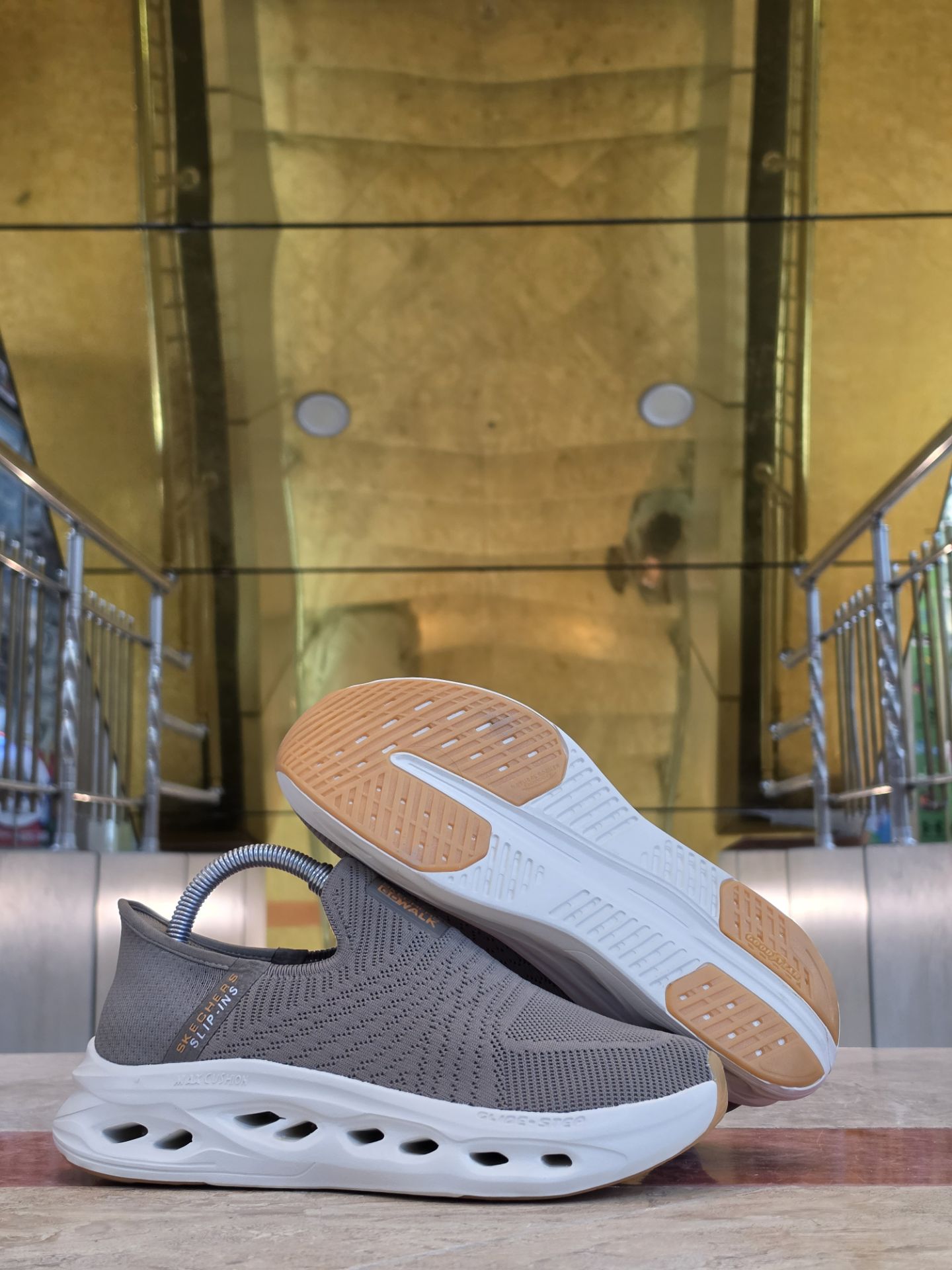 کتونی طبی اسکیچرز بدون بند/Skechers Slip Ins/سایز۴۰ الی ۴۵/ ساخت ویتنام/ضمانت کالا/فروش تک و عمده