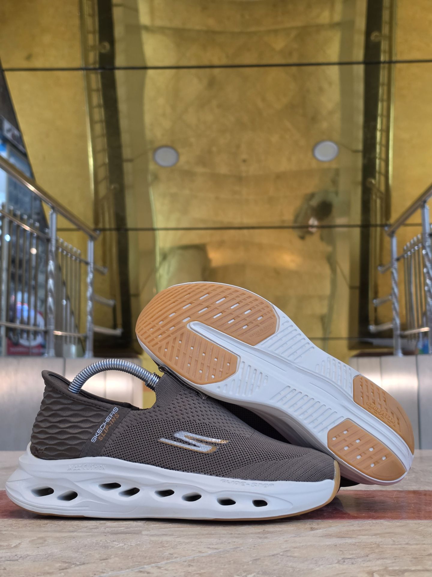 کتونی طبی اسکیچرز بدون بند/Skechers Slip Ins/سایز۴۰ الی ۴۵/ ساخت ویتنام/ضمانت کالا/فروش تک و عمده