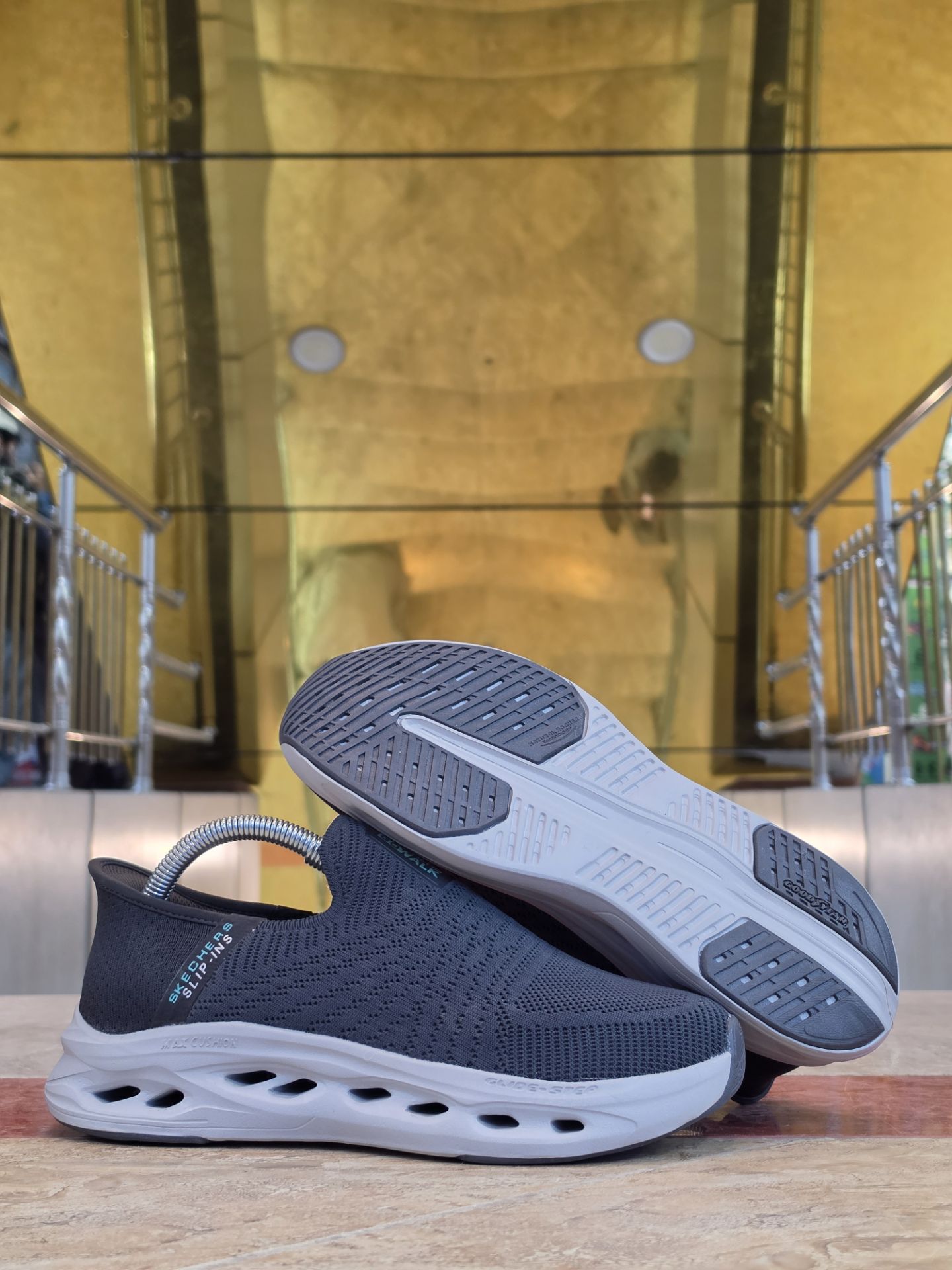 کتونی طبی اسکیچرز بدون بند/Skechers Slip Ins/سایز۴۰ الی ۴۵/ ساخت ویتنام/ضمانت کالا/فروش تک و عمده