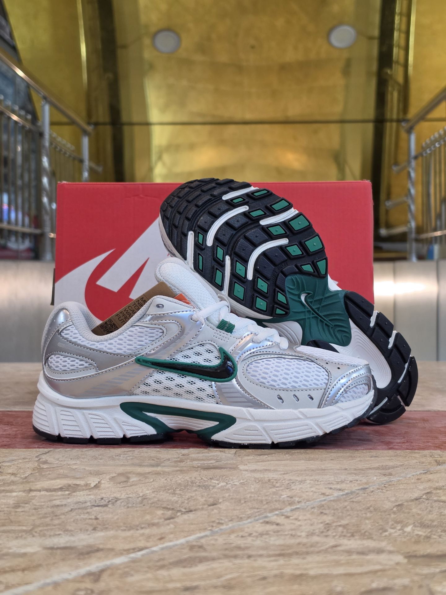 كتونی نایک وى فايو کی مسترکوالیتی /سایز ۴۰ الی ۴5 / Nike V5K Run /ساخت ویتنام/ضمانت اصالت كالا/فروش به صورت تک و عمده