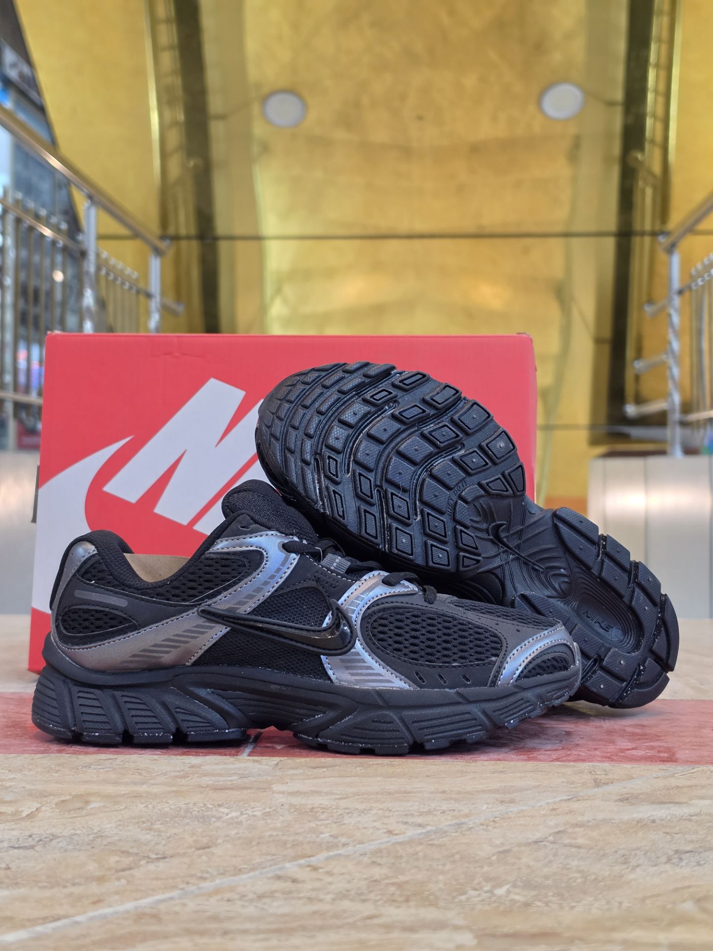 كتونی نایک وى فايو کی مسترکوالیتی /سایز ۴۰ الی ۴5 / Nike V5K Run /ساخت ویتنام/ضمانت اصالت كالا/فروش به صورت تک و عمده
