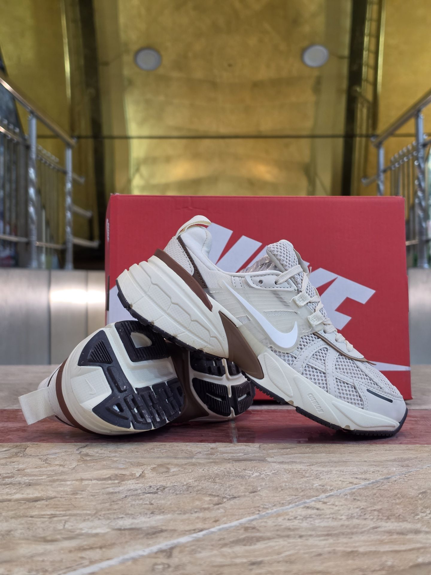 کتونی نایک وی تو کی مسترکوالیتی /سایز ۳8 الی ۴۵ /ساخت ویتنام /Nike V2k Run /ضمانت کالا /فروش تک و عمده