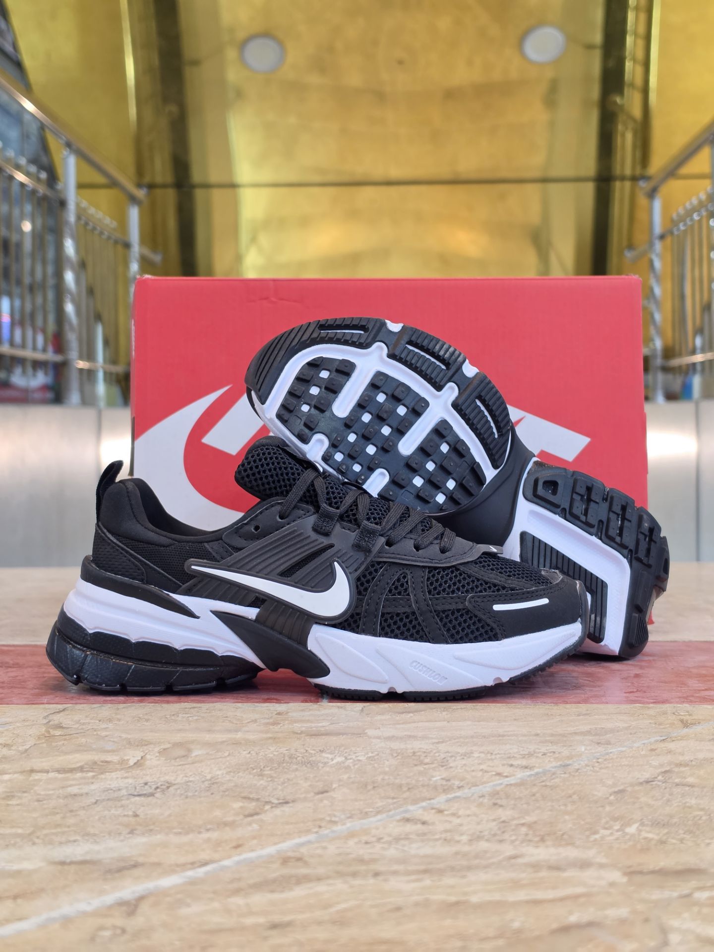 کتونی نایک وی تو کی مسترکوالیتی /سایز ۳8 الی ۴۵ /ساخت ویتنام /Nike V2k Run /ضمانت کالا /فروش تک و عمده