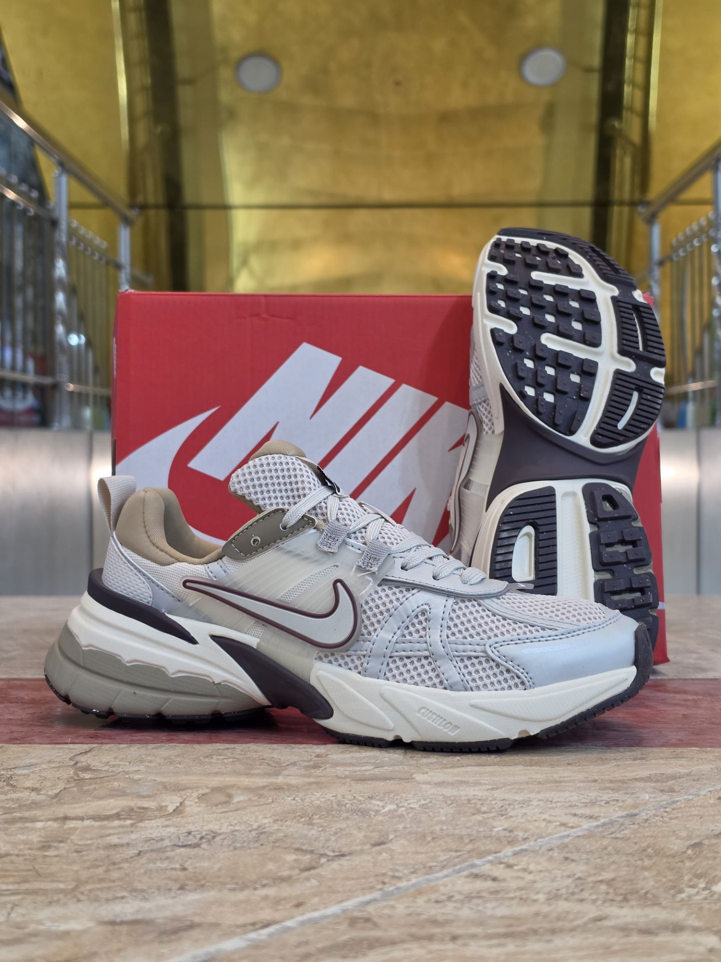 کتونی نایک وی تو کی مسترکوالیتی /سایز ۳8 الی ۴۵ /ساخت ویتنام /Nike V2k Run /ضمانت کالا /فروش تک و عمده