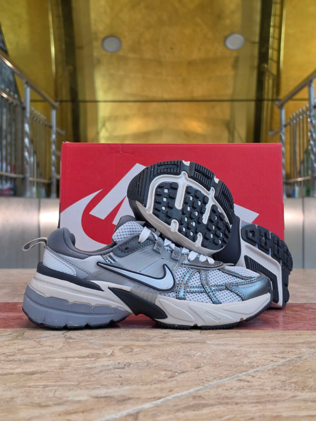 کتونی نایک وی تو کی مسترکوالیتی /سایز ۳8 الی ۴۵ /ساخت ویتنام /Nike V2k Run /ضمانت کالا /فروش تک و عمده