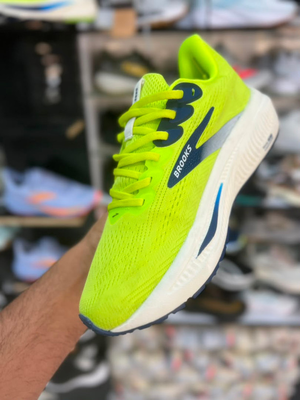 کتونی بروکس گاست ۱۷ مسترکوالیتی /سایز ۴۰ الی 45 /ساخت ویتنام /Brooks Ghost 1۷ /ضمانت کالا /فروش تک و عمده