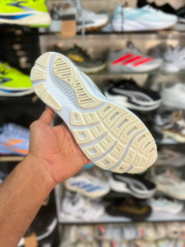 کتونی بروکس گاست ۱۷ مسترکوالیتی /سایز ۴۰ الی 45 /ساخت ویتنام /Brooks Ghost 1۷ /ضمانت کالا /فروش تک و عمده