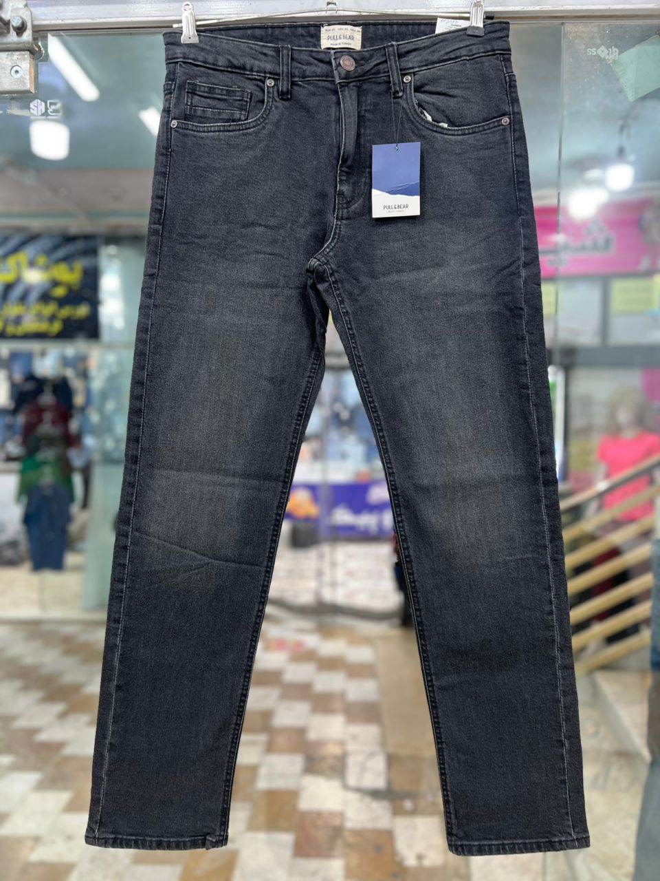 شلوار جین راسته مردانه پول اند بیر (Pull and Bear) رنگ زغالی سنگ‌شور وارداتی سایز 40 تا 50 قد 100، 105، 110