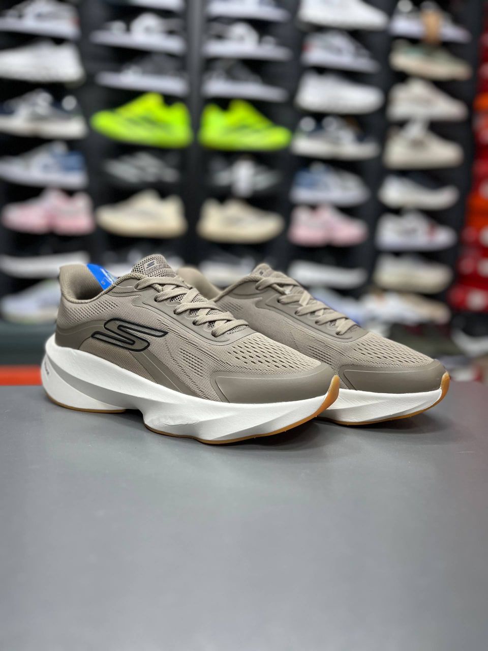 کتونی اسکیچرز هایپربرست کربن مسترکوالیتی /سایز 40 الی 45 /ساخت ویتنام /Skechers Hyperburst Carbon /ضمانت کالا /فروش به صورت تک و عمده
