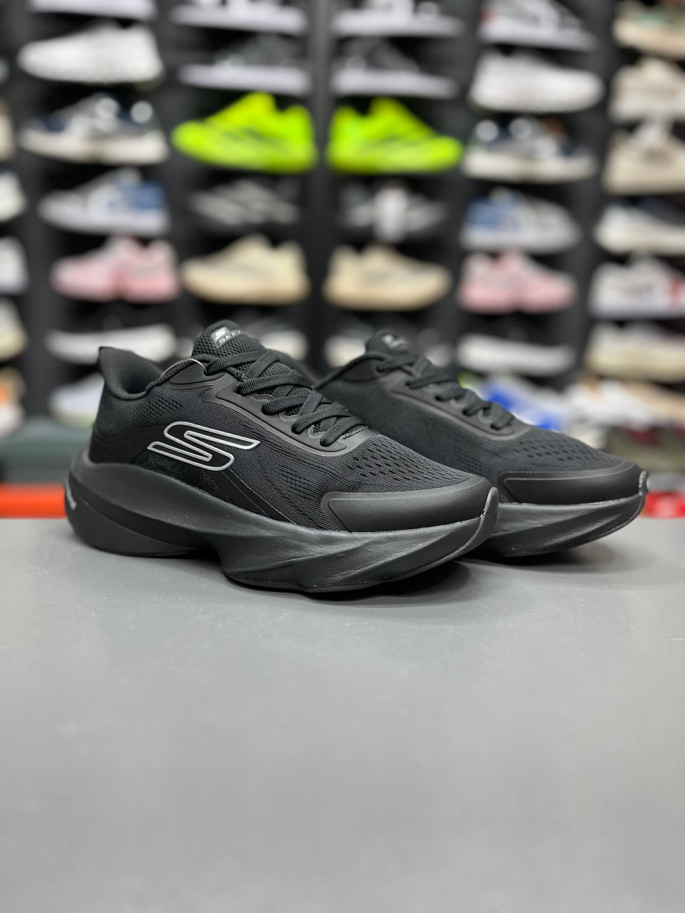 کتونی اسکیچرز هایپربرست کربن مسترکوالیتی /سایز 40 الی 45 /ساخت ویتنام /Skechers Hyperburst Carbon /ضمانت کالا /فروش به صورت تک و عمده