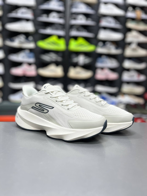 کتونی اسکیچرز هایپربرست کربن مسترکوالیتی /سایز 40 الی 45 /ساخت ویتنام /Skechers Hyperburst Carbon /ضمانت کالا /فروش به صورت تک و عمده