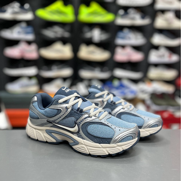 كتونی نایک وى فايو کی مسترکوالیتی/Nike V5K Run/ سایزبندی۳۷ الی ۴۵/ساخت ویتنام/ضمانت اصالت كالا/فروش به صورت تک و عمده