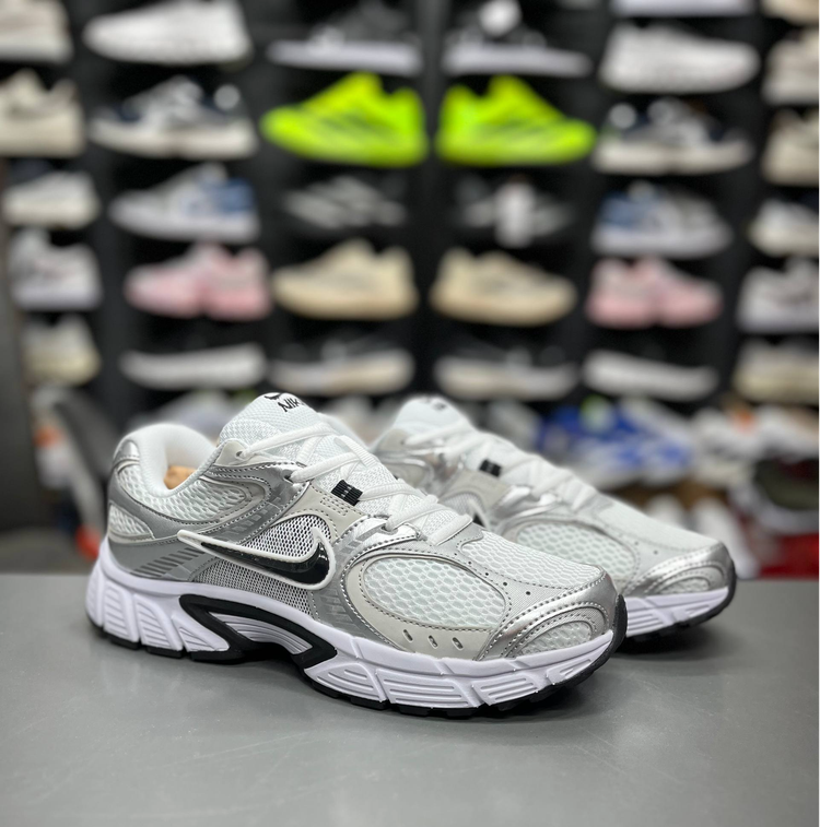 كتونی نایک وى فايو کی مسترکوالیتی/Nike V5K Run/ سایزبندی۳۷ الی ۴۵/ساخت ویتنام/ضمانت اصالت كالا/فروش به صورت تک و عمده