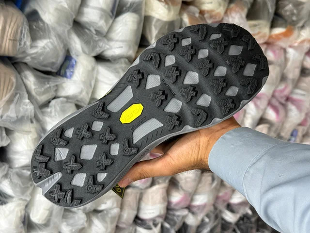 کتونی طبیعتگردی کلمبیا با زیره ویبرام/سایز ۴۰ الی ۴۵/ساخت ویتنام/ Columbia OutDry Vibram/ضمانت کالا/فروش تک و عمده