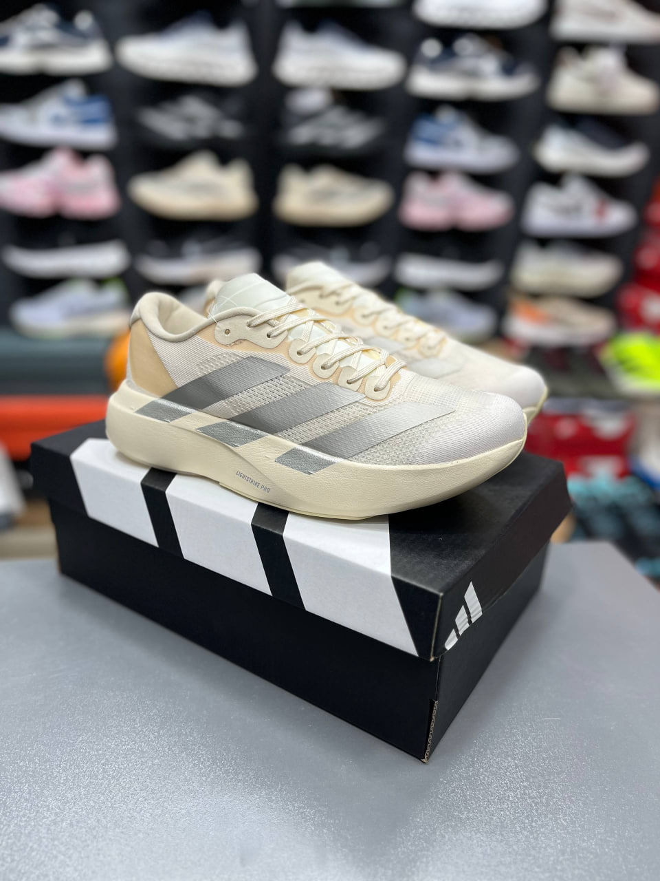 کتونی آدیداس آدی زیرو پرو 4 مسترکوالیتی/سایز ۳۷ الی ۴۵/ساخت ویتنام/Adidas Adizero Pro 4/ضمانت کالا/فروش تک و عمده