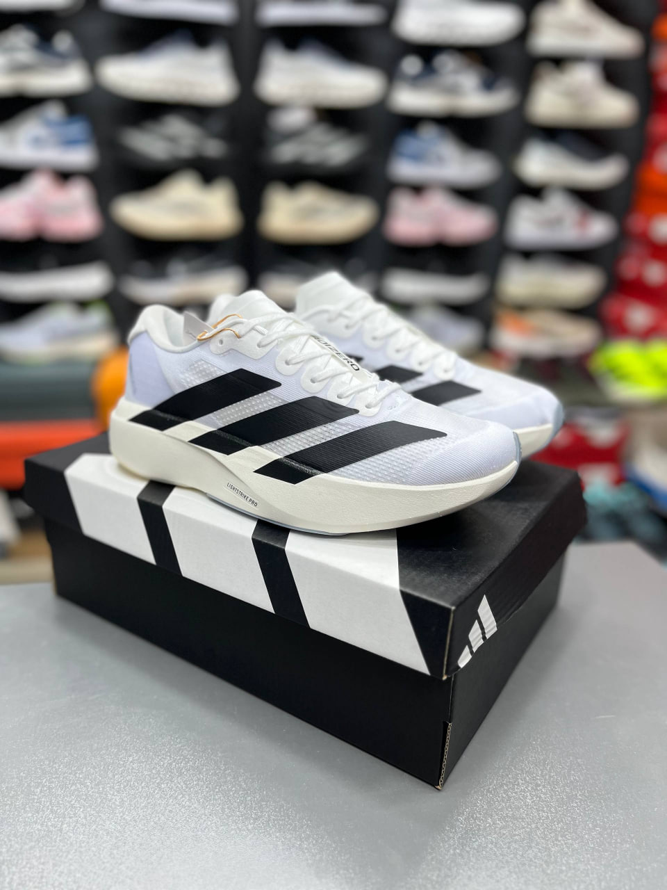 کتونی آدیداس آدی زیرو پرو 4 مسترکوالیتی/سایز ۳۷ الی ۴۵/ساخت ویتنام/Adidas Adizero Pro 4/ضمانت کالا/فروش تک و عمده