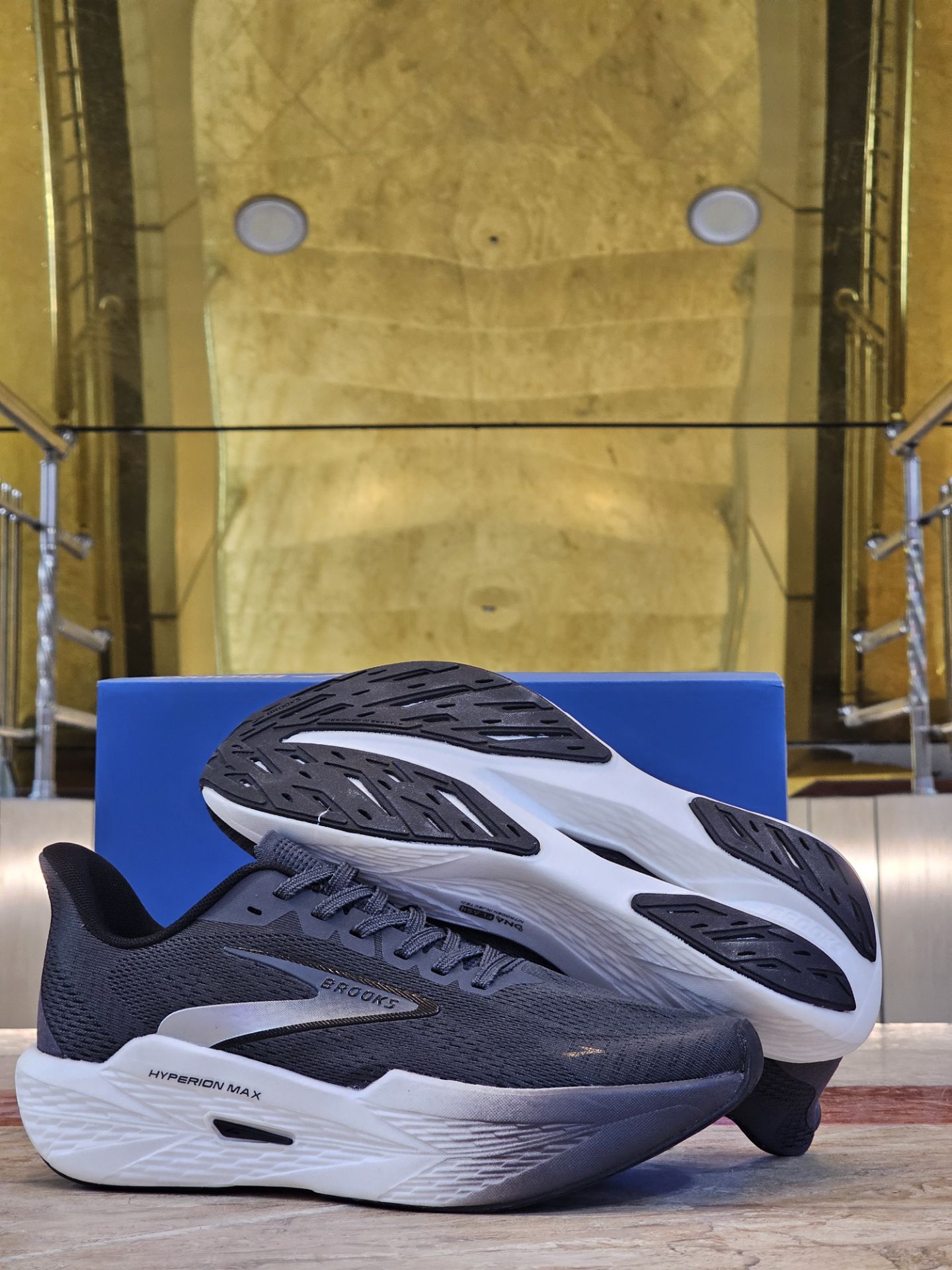 کتونی بروکس هایپریون مکس /سایزبندی 40تا45 /ساخت ویتنام /Brooks Hyperion Max /ضمانت کالا /فروش تک و عمده