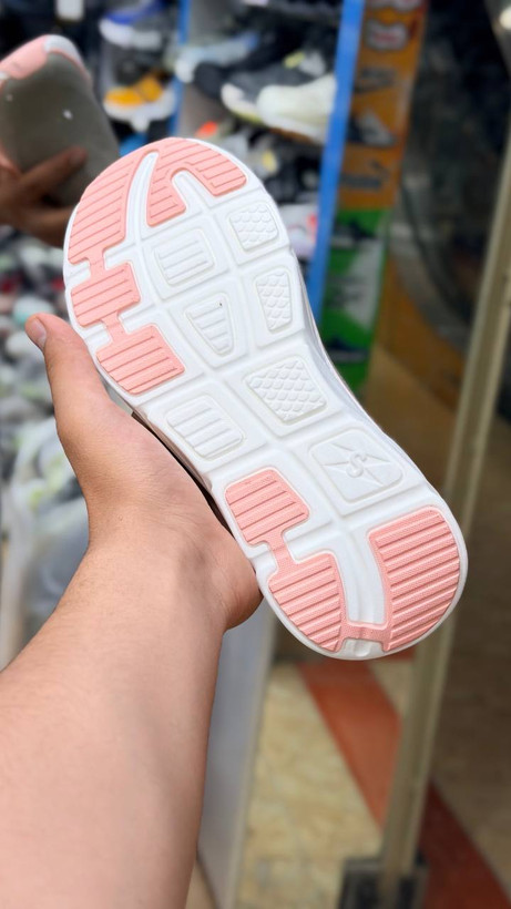 کتونی مسترکوالیتی اسکیچرز مکس کوشن/Skechers Max Cushioning/سایز 37 الی 40/ ساخت ویتنام/ ضمانت کالا