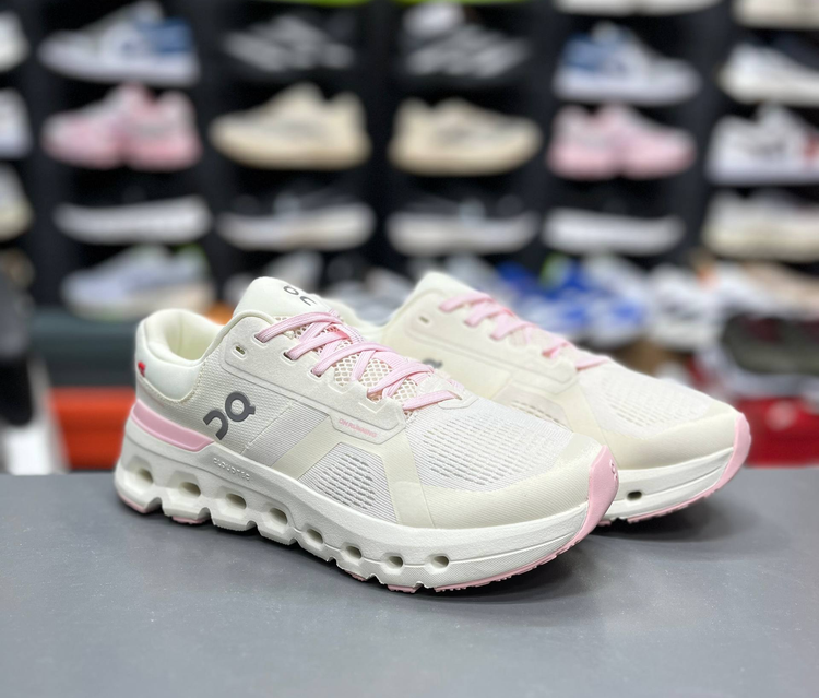 کتونی مسترکوالیتی آن رانینگ کیوسی کلودرانر 2/ سایز 3۷ الی 45/ساخت ویتنام/On Running Cloudrunner 2/ضمانت کیفیت کالا